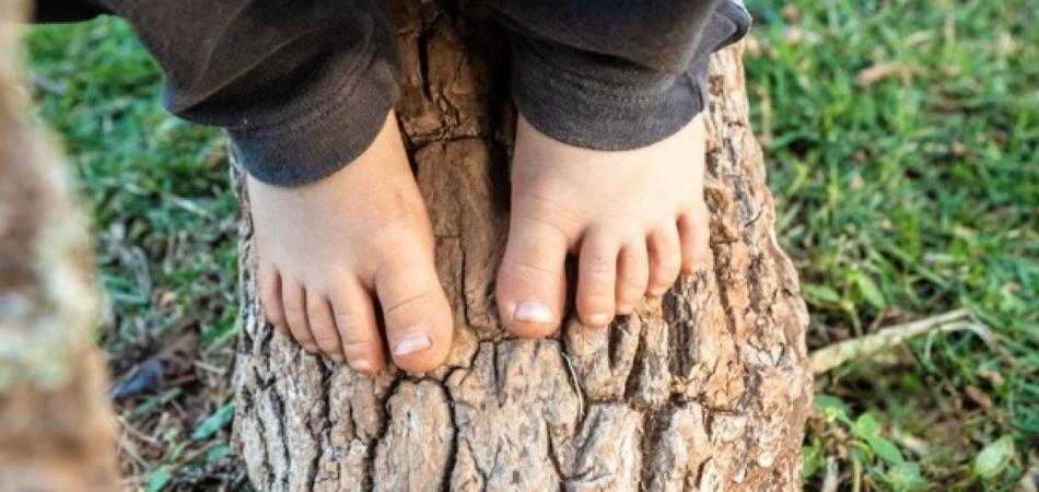 Is Going Barefoot Healthier for Your Kids?